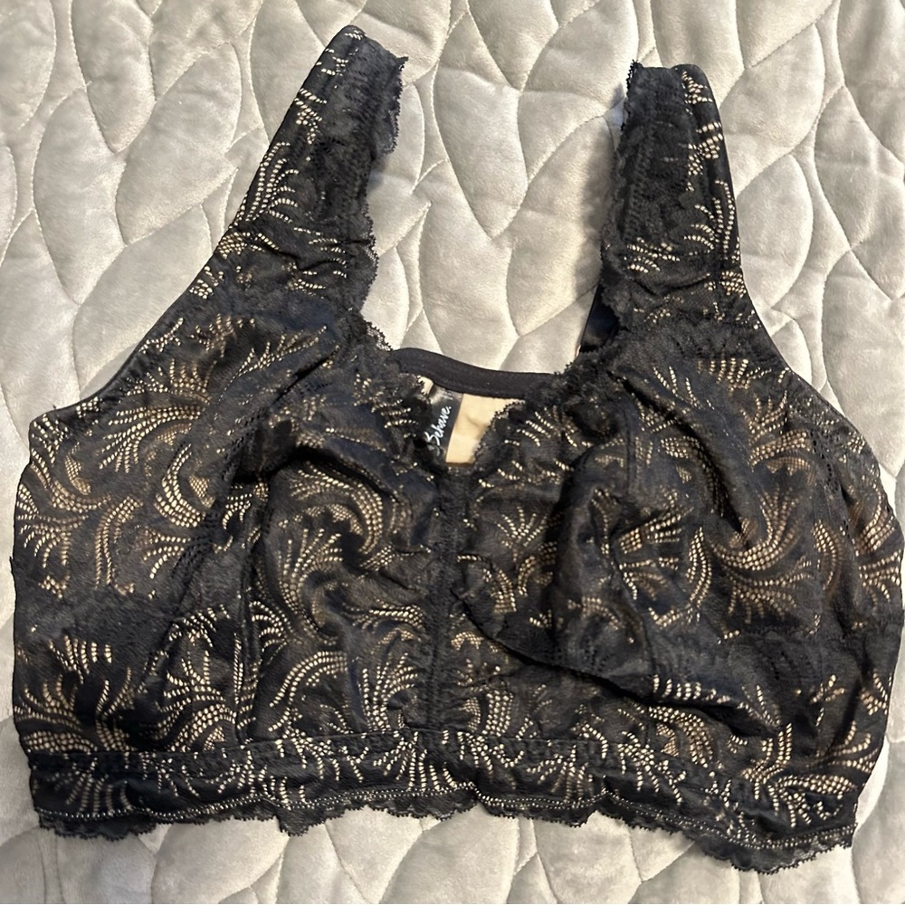 **LAST CHANCE** GOES AWAY 12/21** 
BEHAVE Wireless Lounge Bra in Phantom